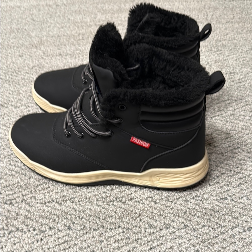 Black winter men’s snow boots size 9 1/2